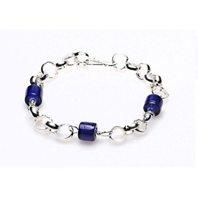 Surinaamse Lontai armband met blauwe kralen voor een baby